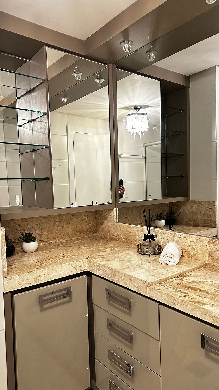 Luxo 3 Suítes | Vista Vale do Quilombo |R. Coberta