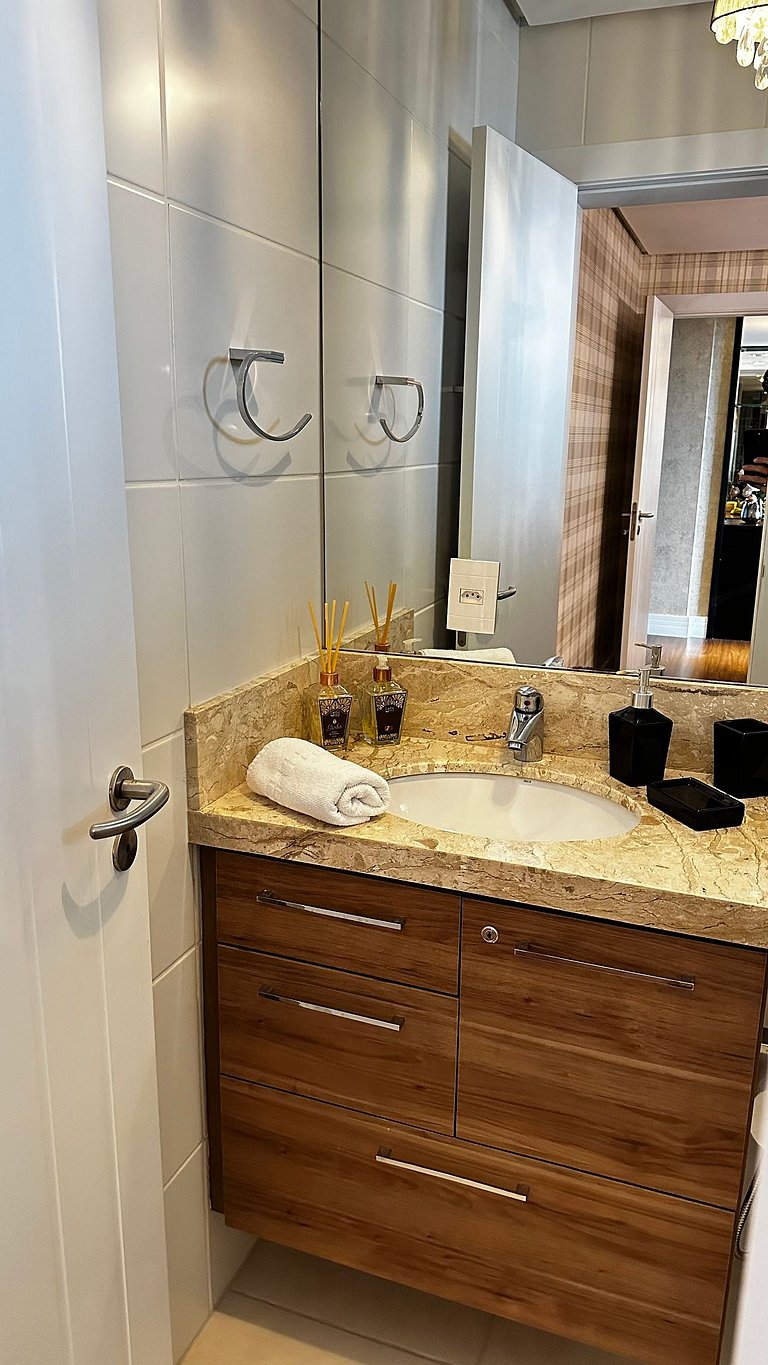 Luxo 3 Suítes | Vista Vale do Quilombo |R. Coberta