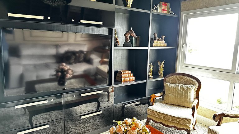 Luxo 3 Suítes | Vista Vale do Quilombo |R. Coberta