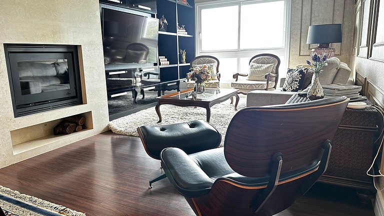 Luxo 3 Suítes | Vista Vale do Quilombo |R. Coberta