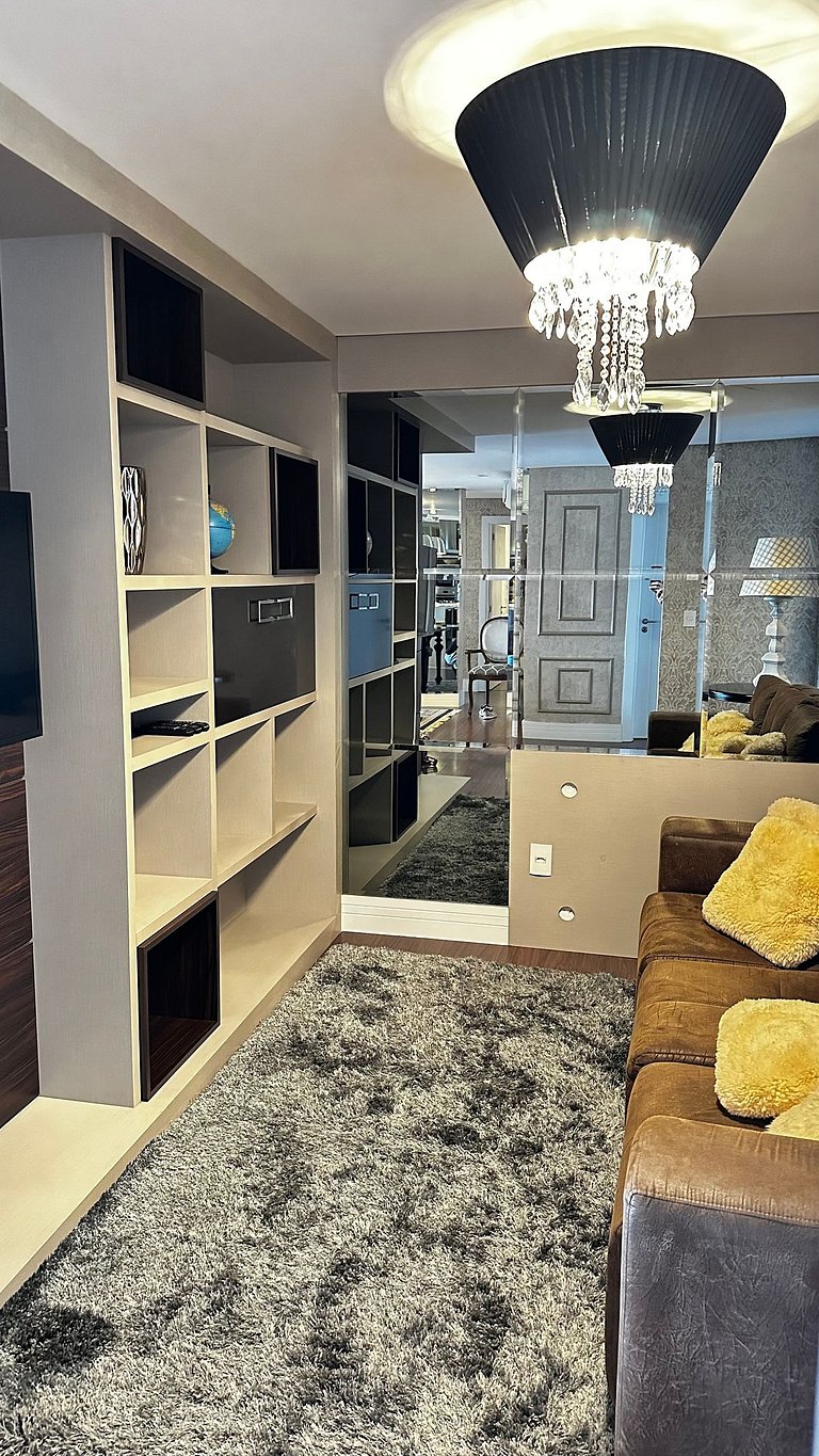 Luxo 3 Suítes | Vista Vale do Quilombo |R. Coberta