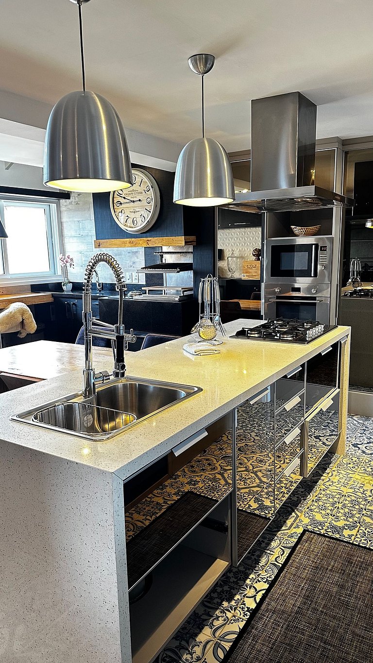 Luxo 3 Suítes | Vista Vale do Quilombo |R. Coberta