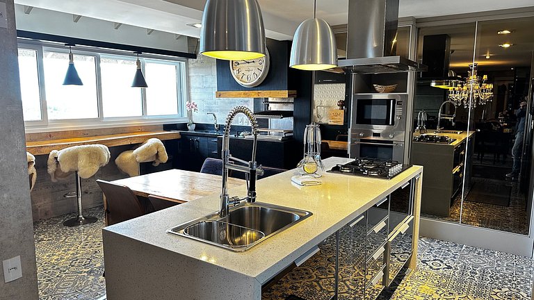 Luxo 3 Suítes | Vista Vale do Quilombo |R. Coberta