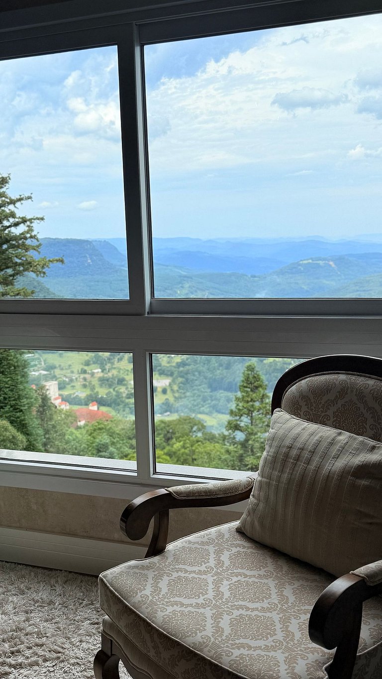 Luxo 3 Suítes | Vista Vale do Quilombo |R. Coberta