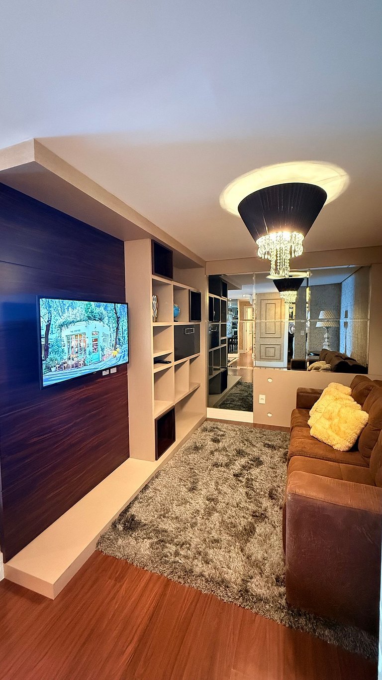 Luxo 3 Suítes | Vista Vale do Quilombo |R. Coberta