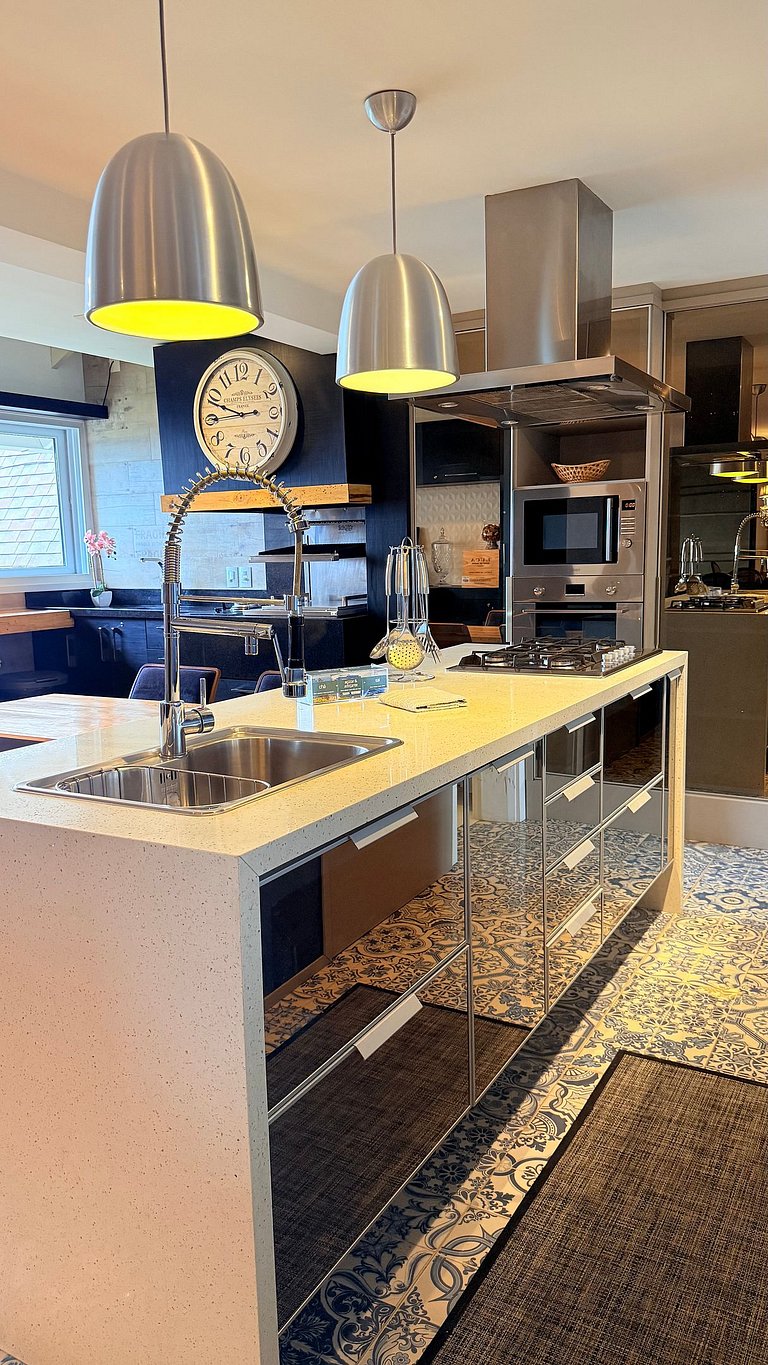 Luxo 3 Suítes | Vista Vale do Quilombo |R. Coberta