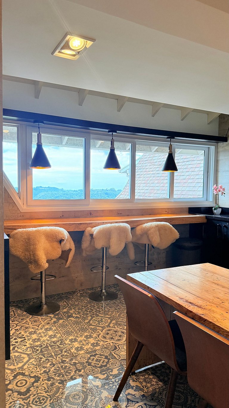 Luxo 3 Suítes | Vista Vale do Quilombo |R. Coberta