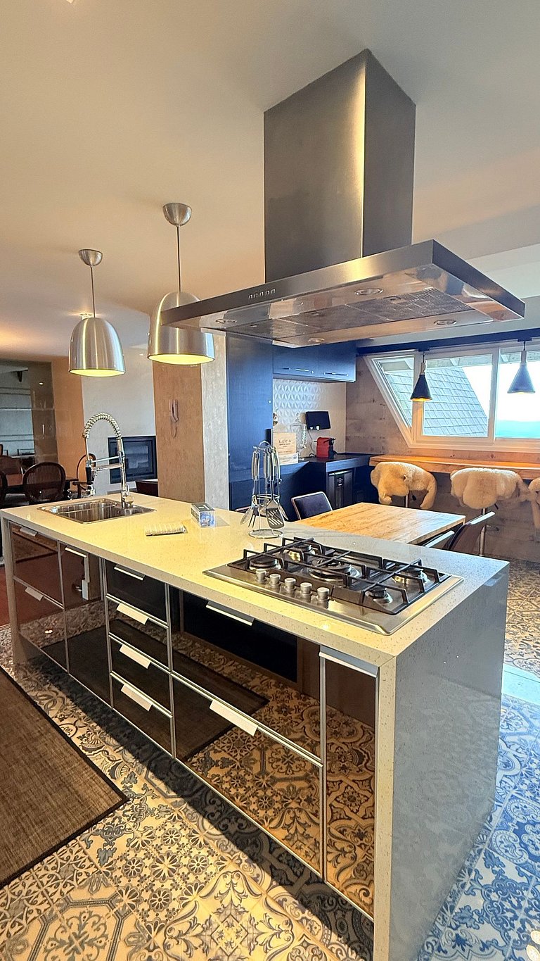 Luxo 3 Suítes | Vista Vale do Quilombo |R. Coberta