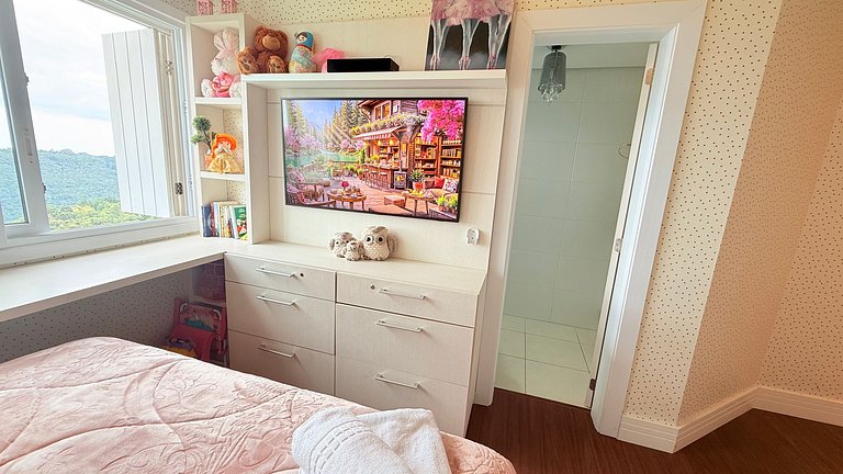 Luxo 3 Suítes | Vista Vale do Quilombo |R. Coberta