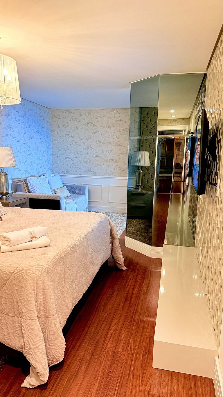 Luxo 3 Suítes | Vista Vale do Quilombo |R. Coberta