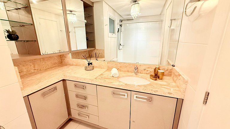 Luxo 3 Suítes | Vista Vale do Quilombo |R. Coberta