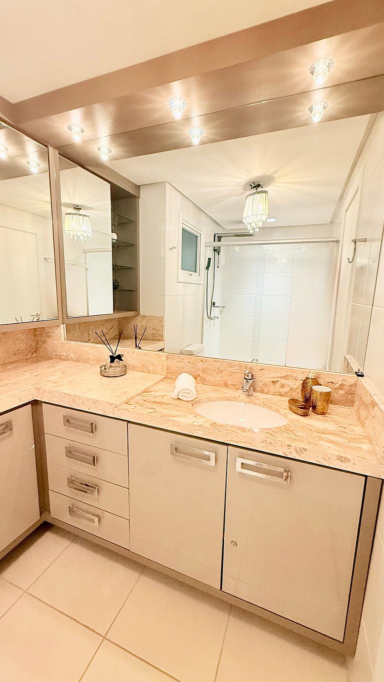 Luxo 3 Suítes | Vista Vale do Quilombo |R. Coberta