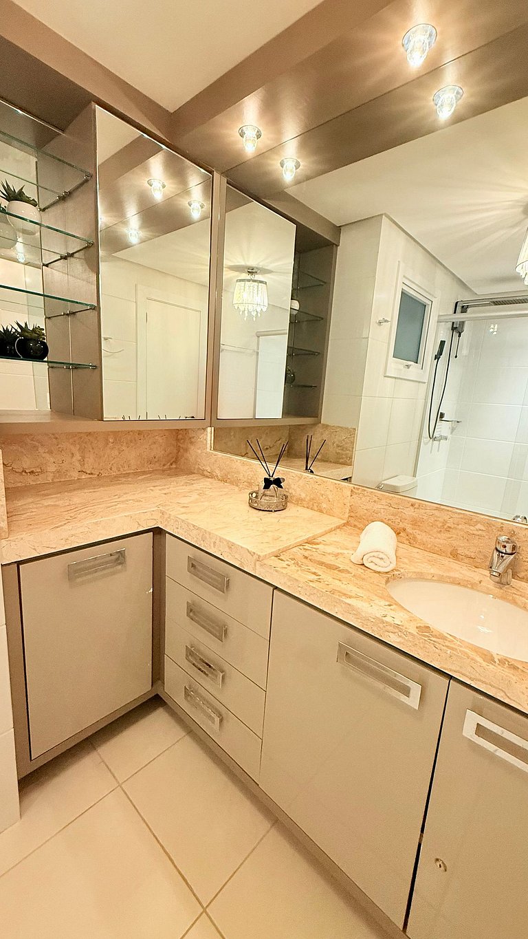 Luxo 3 Suítes | Vista Vale do Quilombo |R. Coberta