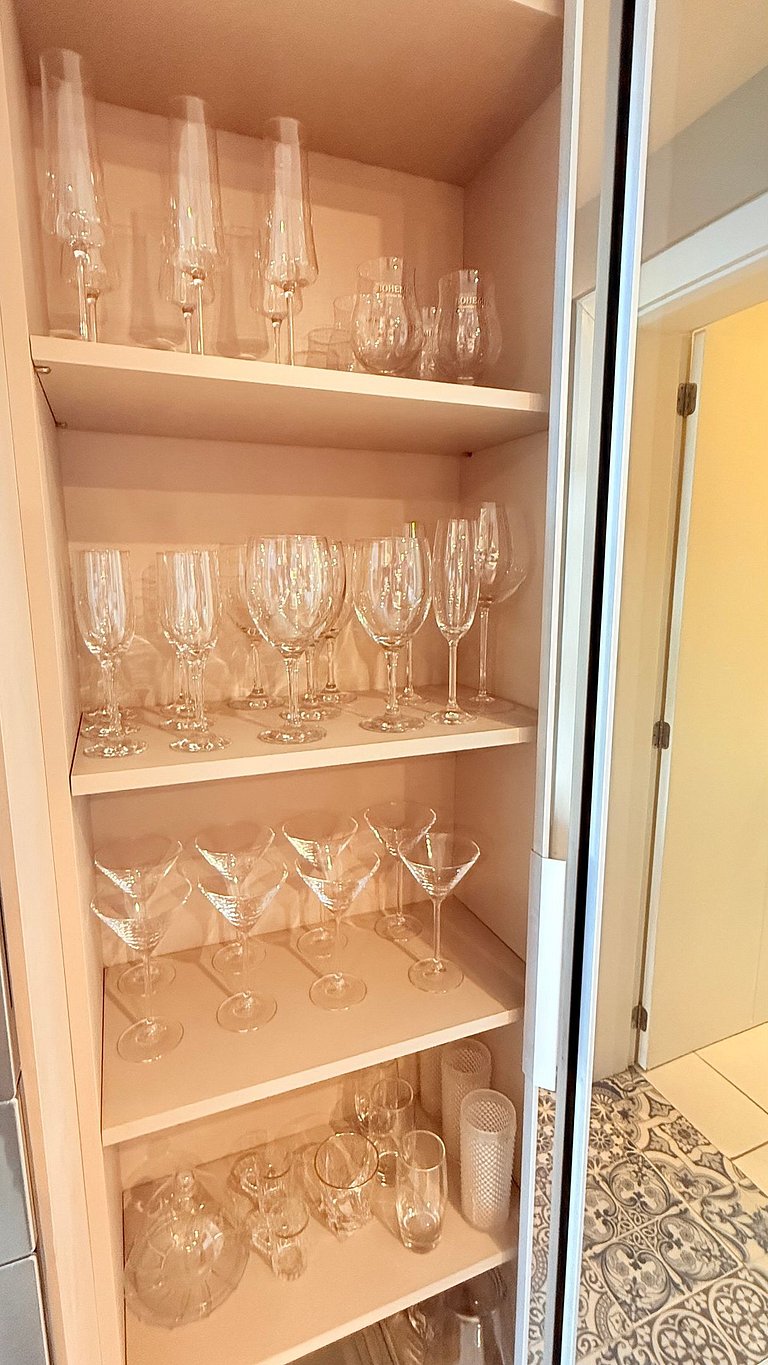 Luxo 3 Suítes | Vista Vale do Quilombo |R. Coberta