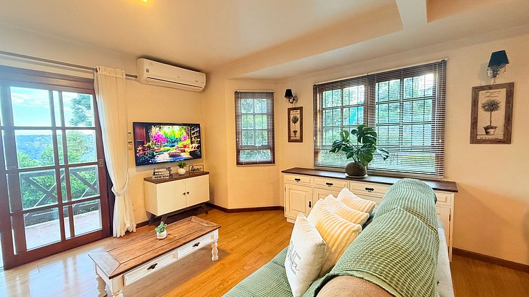 Casa Serena | 3 Quartos | Próx Centro