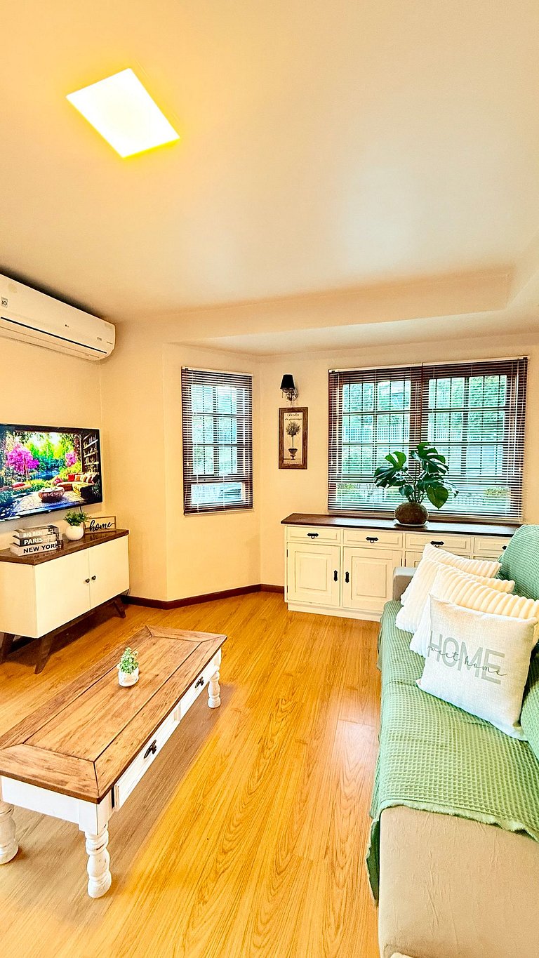 Casa Serena | 3 Quartos | Próx Centro