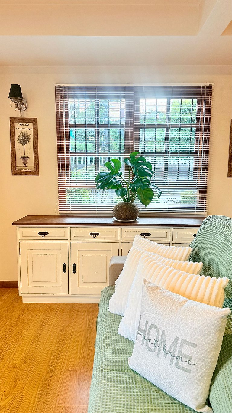 Casa Serena | 3 Quartos | Próx Centro