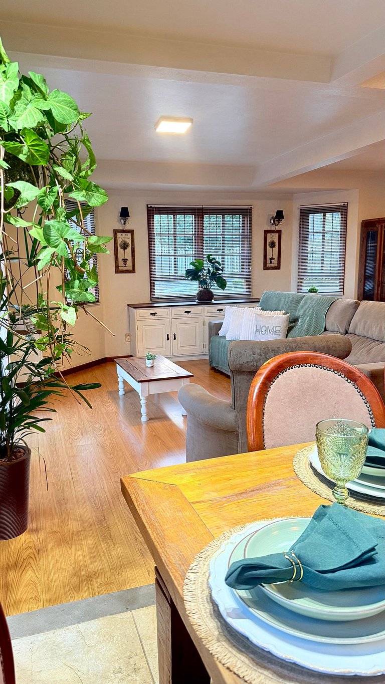 Casa Serena | 3 Quartos | Próx Centro