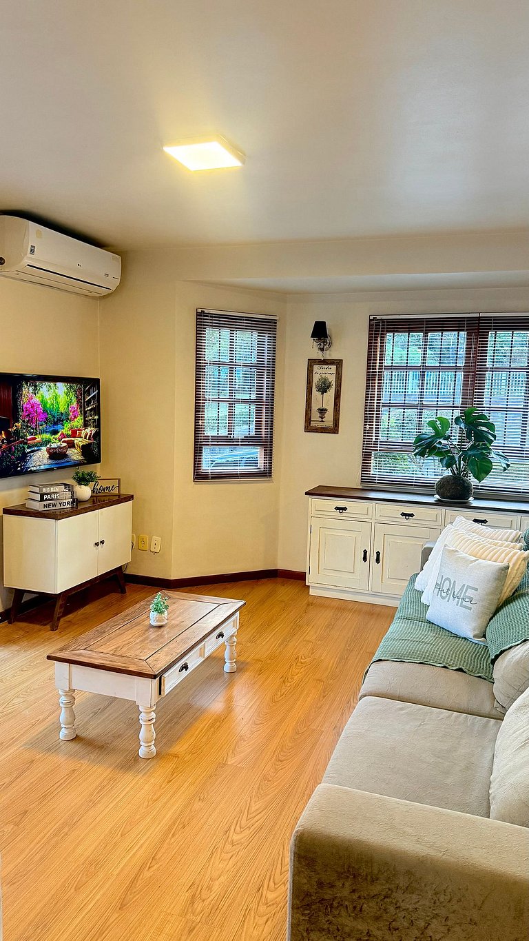 Casa Serena | 3 Quartos | Próx Centro