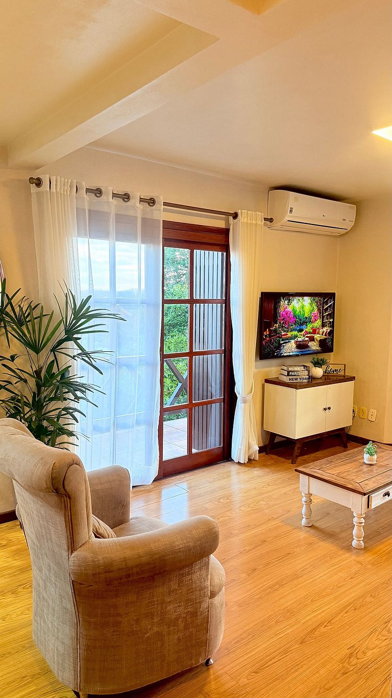 Casa Serena | 3 Quartos | Próx Centro