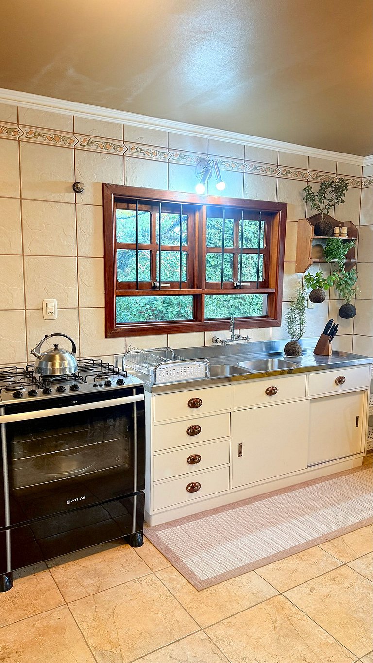 Casa Serena | 3 Quartos | Próx Centro