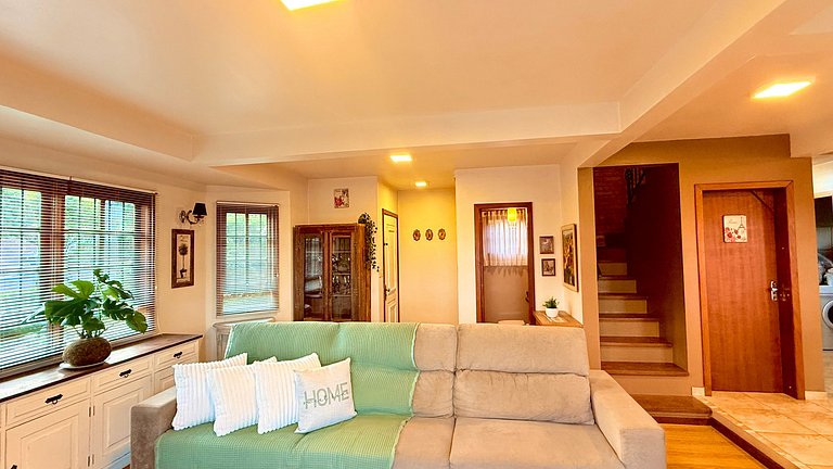 Casa Serena | 3 Quartos | Próx Centro