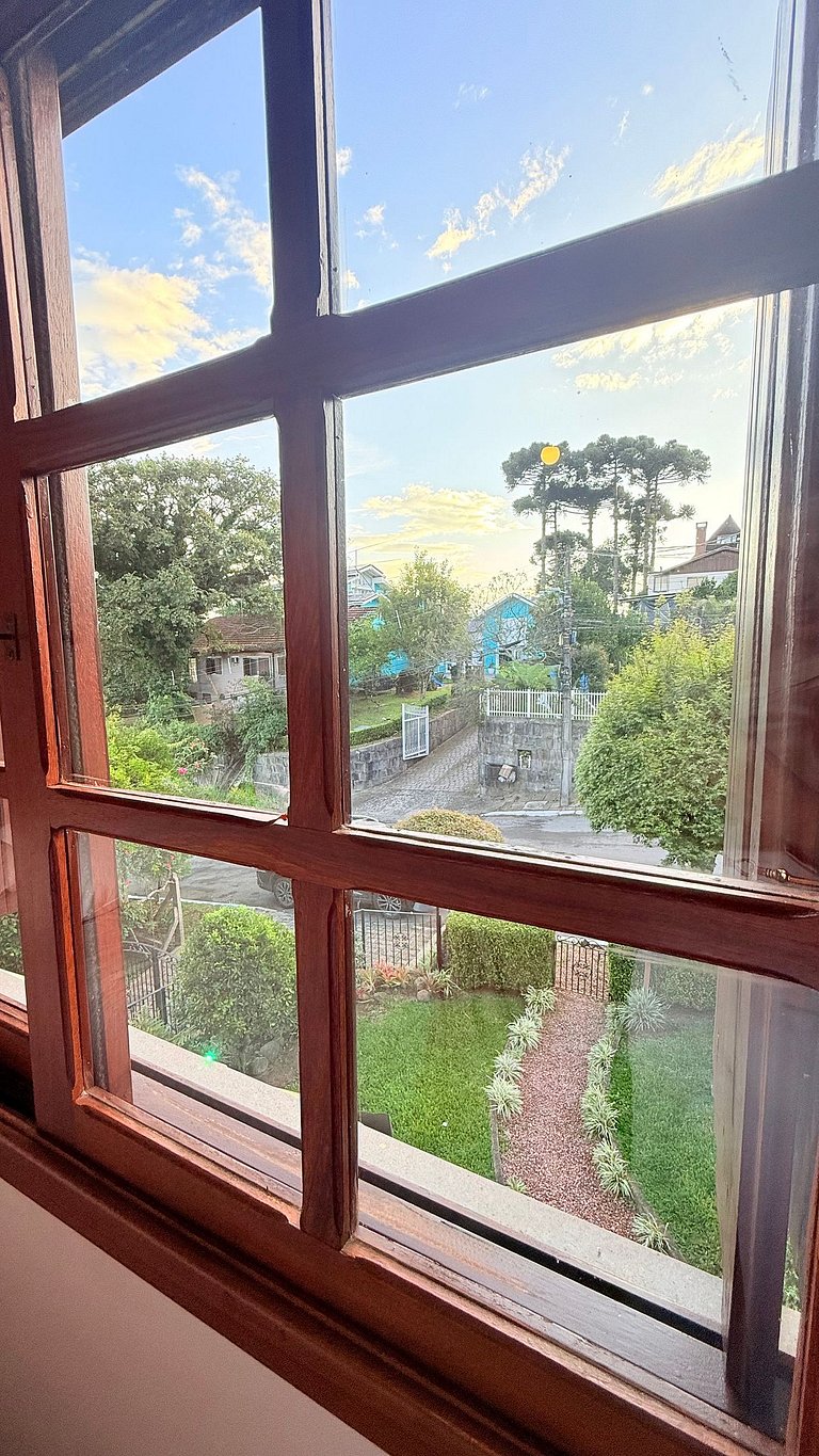 Casa Serena | 3 Quartos | Próx Centro