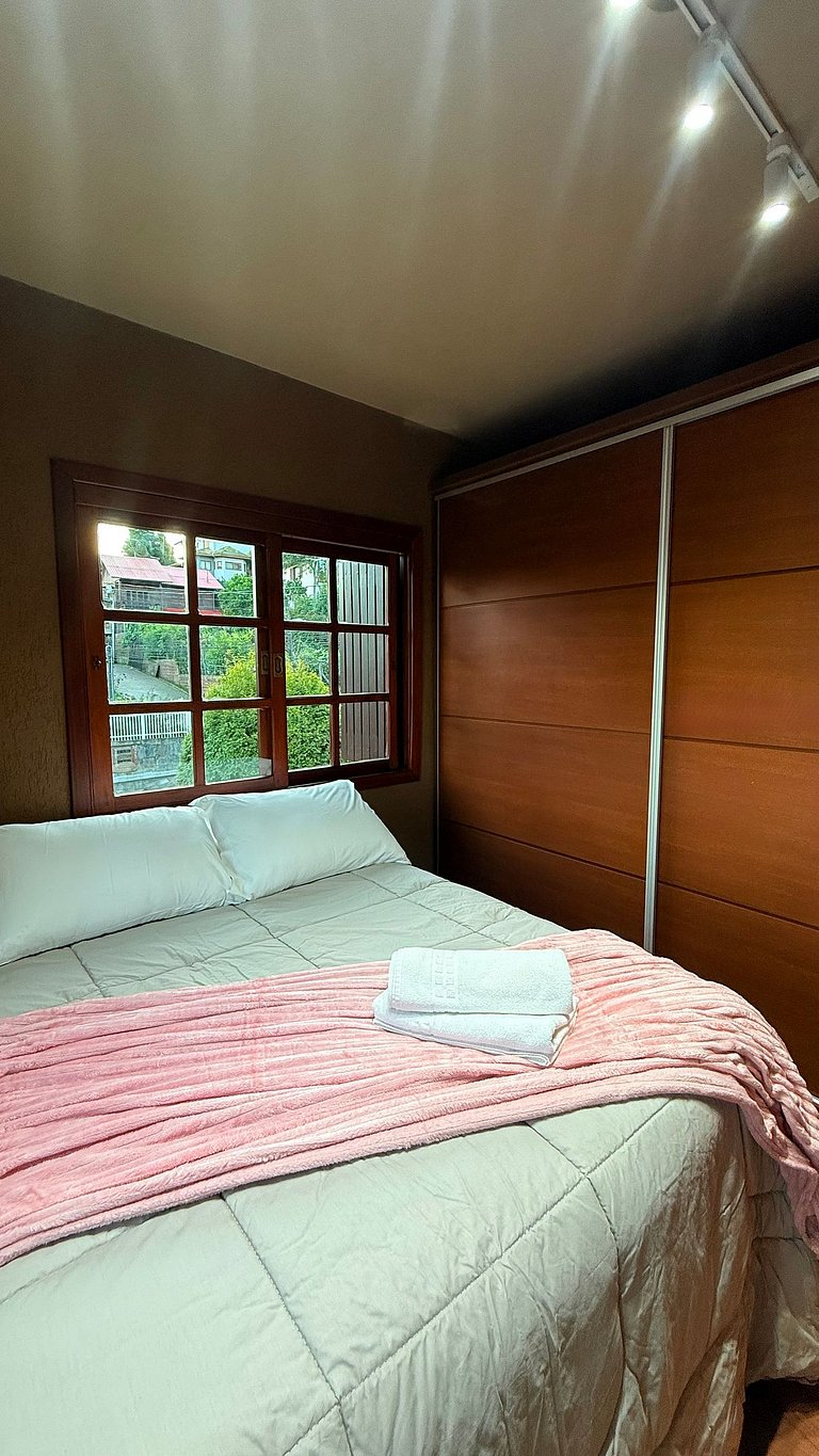 Casa Serena | 3 Quartos | Próx Centro