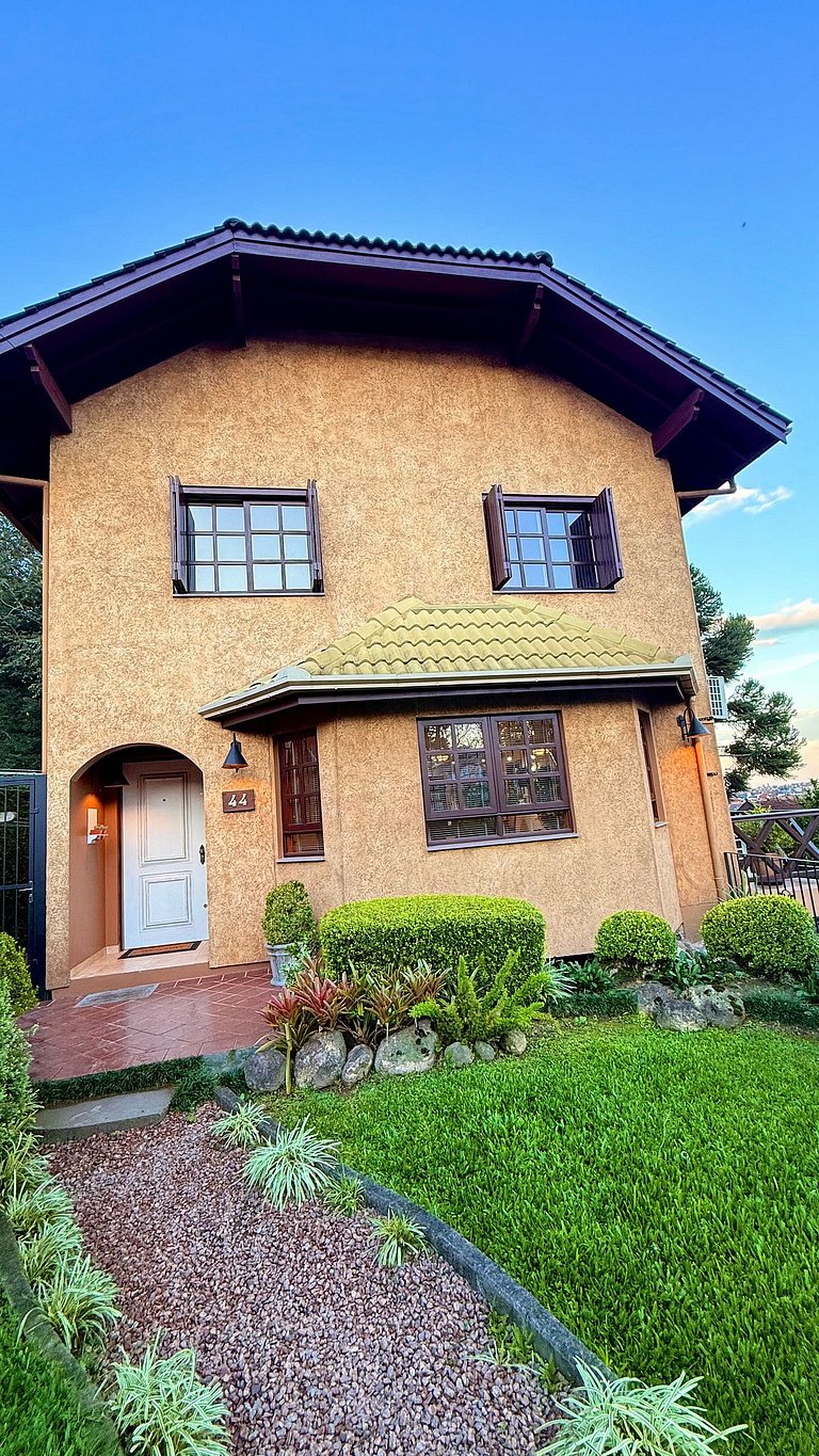 Casa Serena | 3 Quartos | Próx Centro