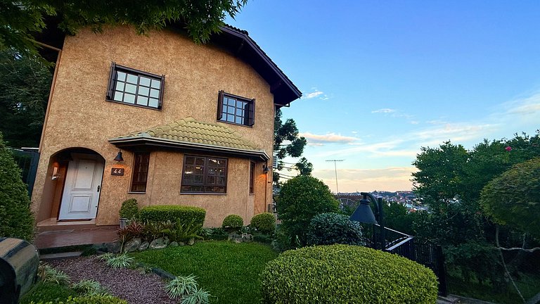 Casa Serena | 3 Quartos | Próx Centro