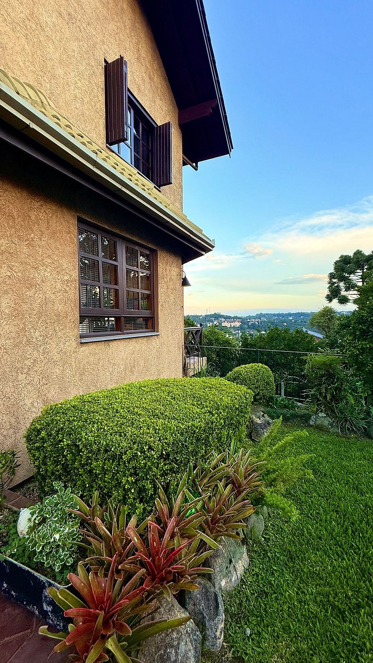 Casa Serena | 3 Quartos | Próx Centro