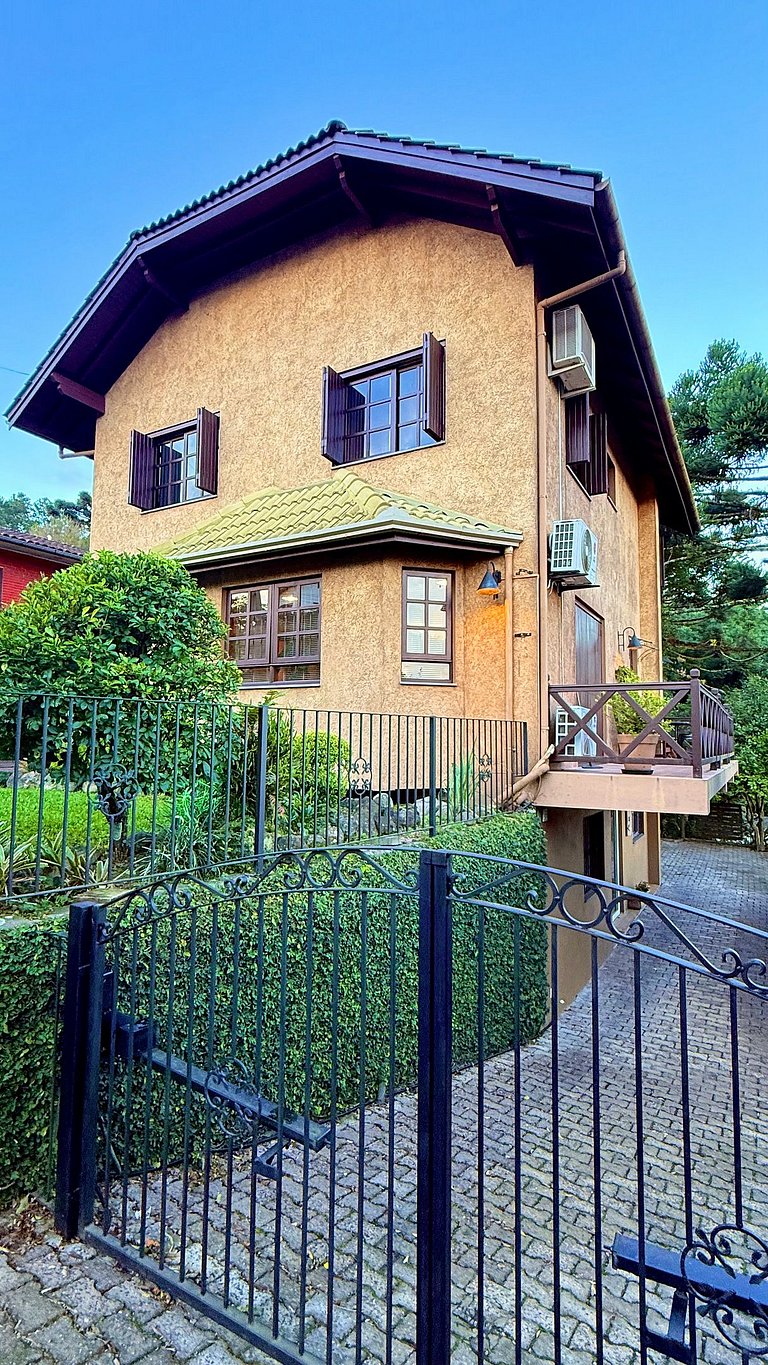 Casa Serena | 3 Quartos | Próx Centro