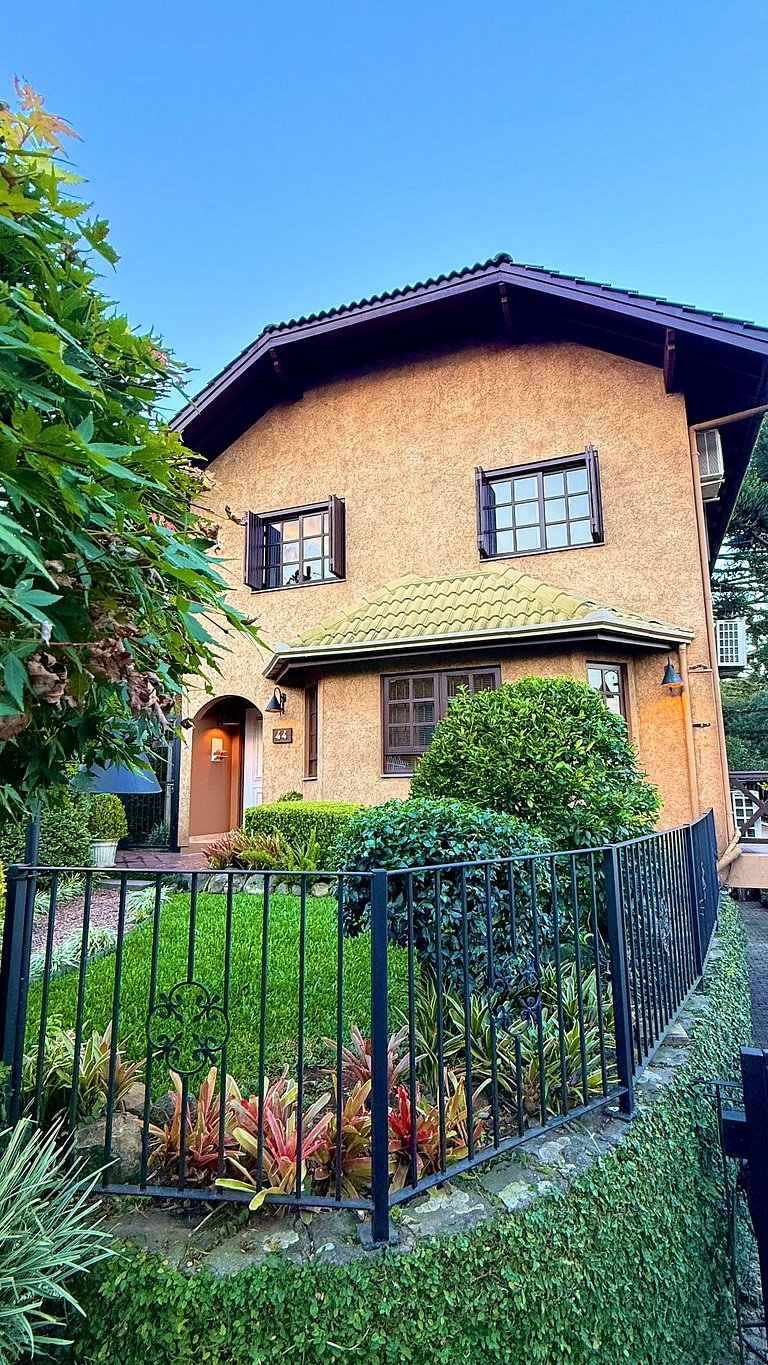 Casa Serena | 3 Quartos | Próx Centro