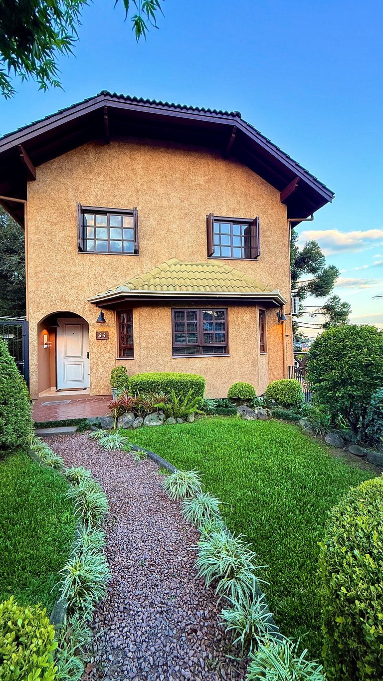 Casa Serena | 3 Quartos | Próx Centro