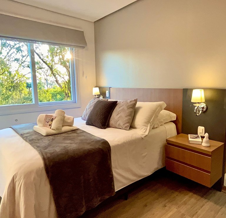 Lindo Apto em cond. com piscina aquecida e ofurô