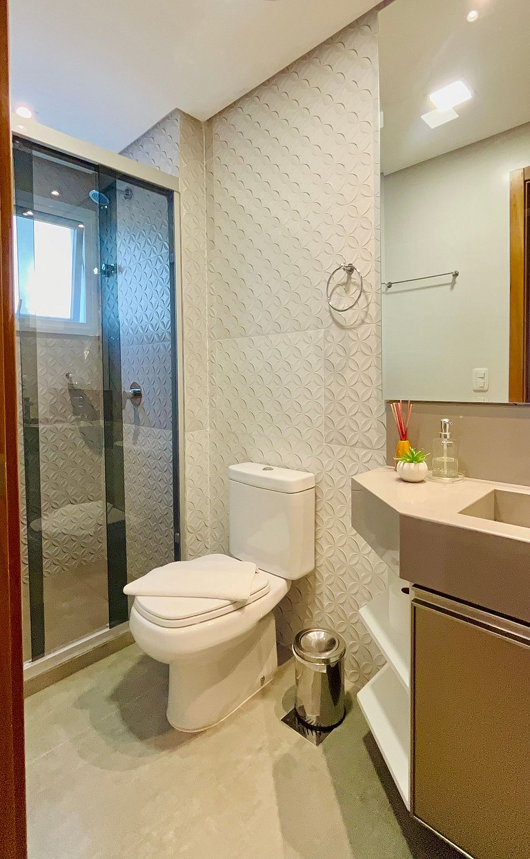 Lindo Apto em cond. com piscina aquecida e ofurô