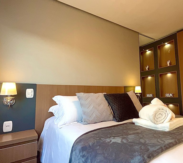 Lindo Apto em cond. com piscina aquecida e ofurô