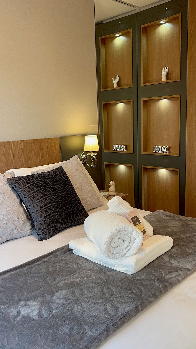 Lindo Apto em cond. com piscina aquecida e ofurô