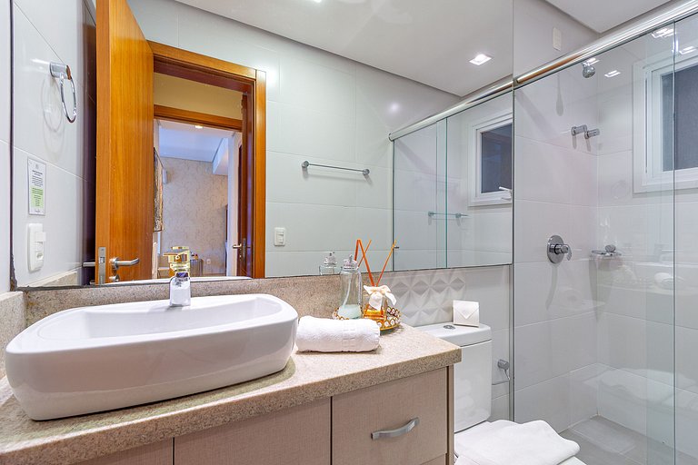 Apto Impecável com piscina aquecida e jacuzzi