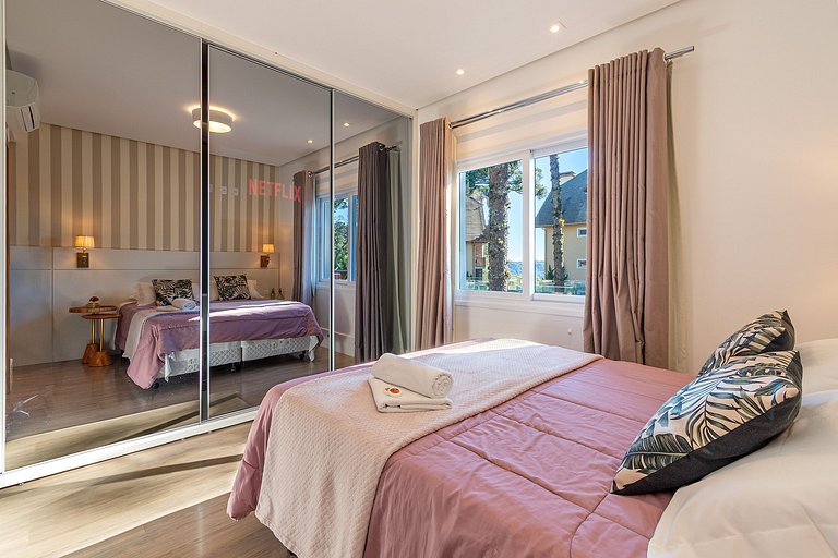 Apto LINDO com lareira, piscina aquecida e jacuzzi