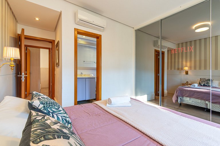 Apto LINDO com lareira, piscina aquecida e jacuzzi