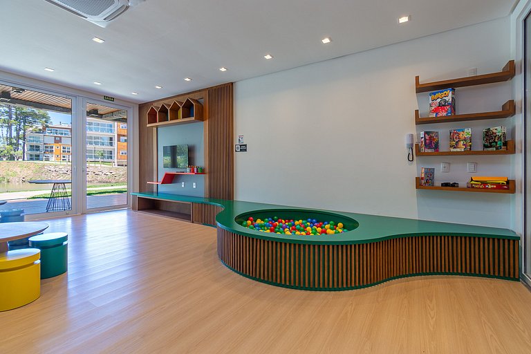 Alto Padrão em condomínio Clube com Piscina