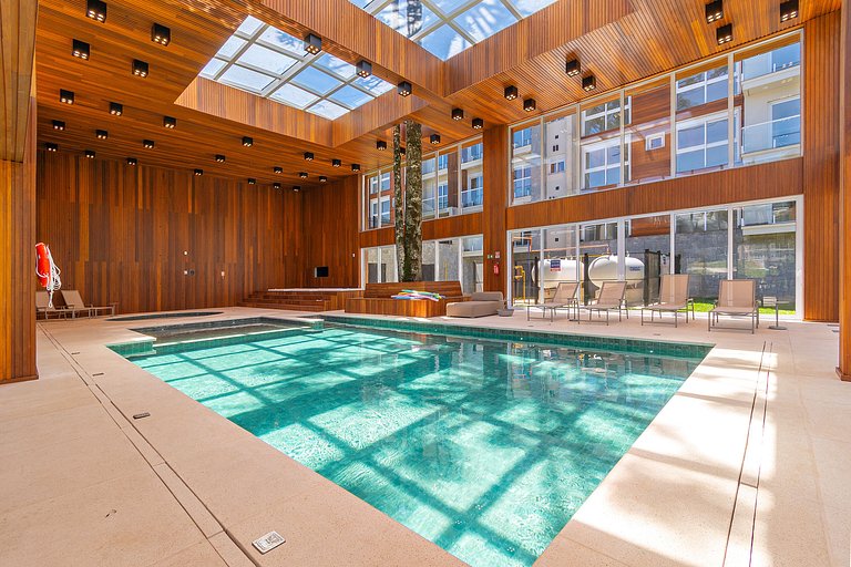 Alto Padrão em condomínio Clube com Piscina
